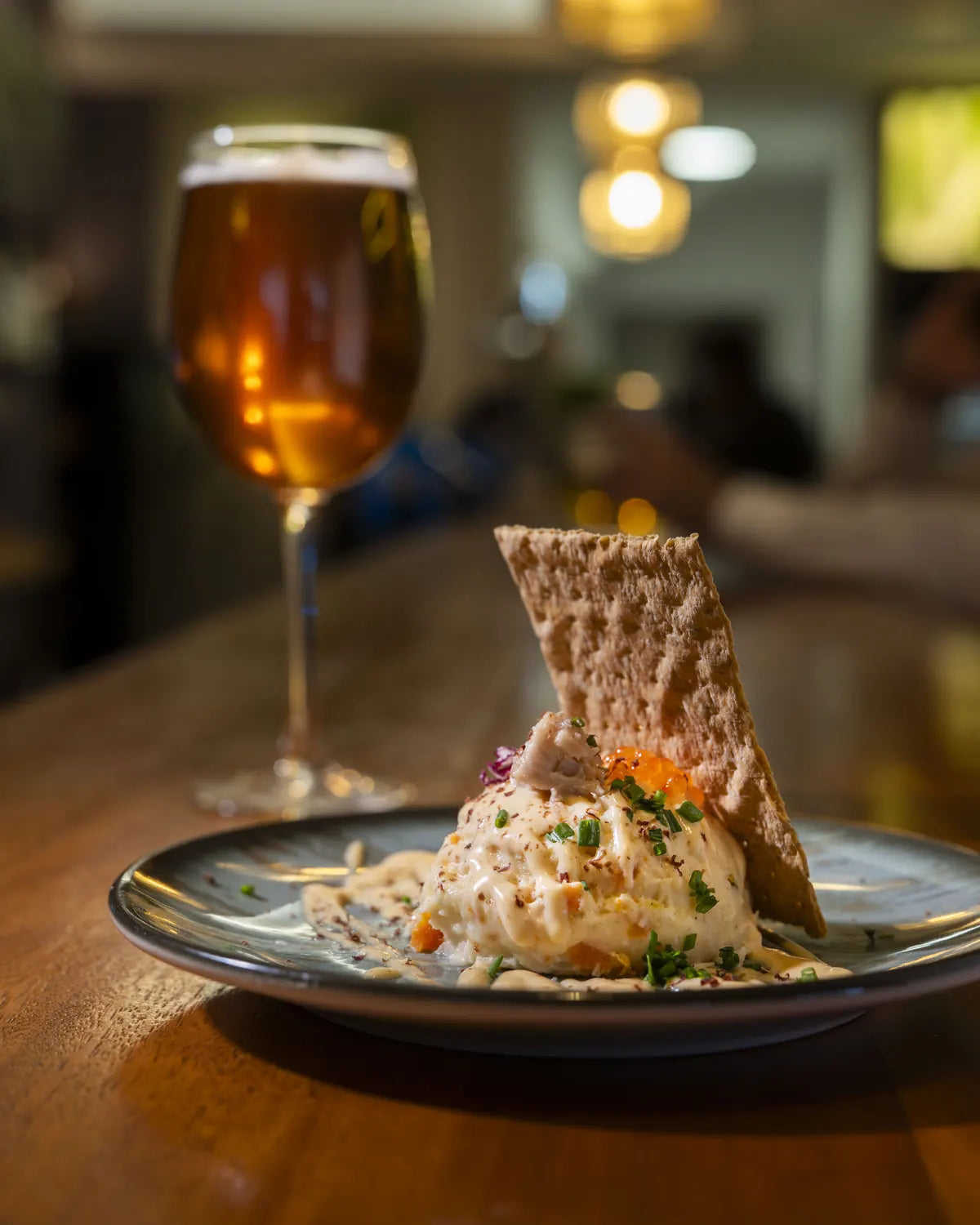 Cerveza y ensaladilla en La Barra de Casa Paco