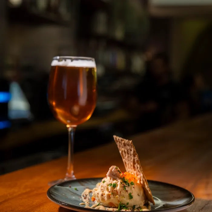 Ensaladilla y cerveza en La Barra de Casa Paco
